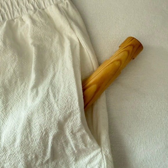 White harem pants crafted from 100% breathable cotton, with lace at the ankles. - Picture 7 of 15